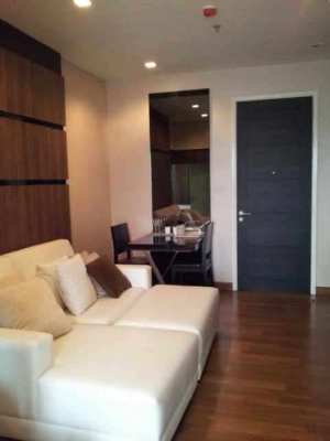 CB77 Condo For Rent Ivy Sathorn Conner room on Penthouse Floor 