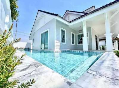 H472 Hot sale: Pool Villa. Fully furnished Soi Phonprapanimit 22. 