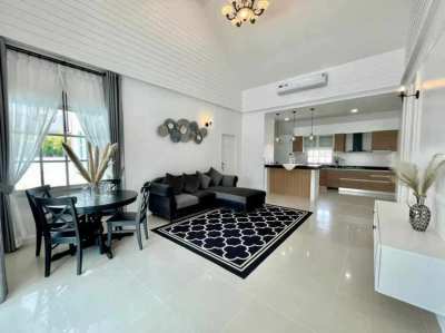 H472 Hot sale: Pool Villa. Fully furnished Soi Phonprapanimit 22. 