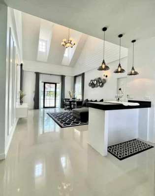 H472 Hot sale: Pool Villa. Fully furnished Soi Phonprapanimit 22. 