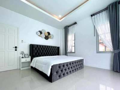 H472 Hot sale: Pool Villa. Fully furnished Soi Phonprapanimit 22. 