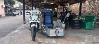 Suzuki Spark with sidecar for sale.