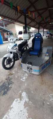 Suzuki Spark with sidecar for sale.